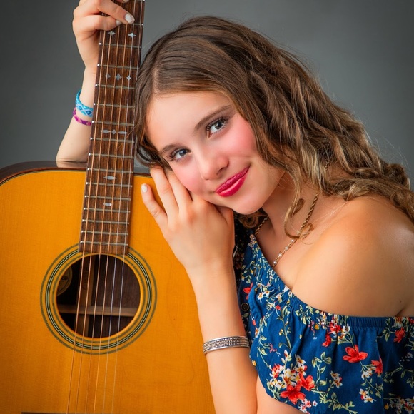 Meet your Posher, Brielle and Lauren - Picture 4 of 4